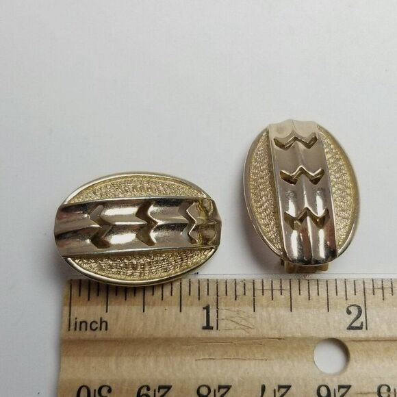 Vintage Sarah Coventry Gold Tone Oval Shape Clip On Earrings, Retro 80s Style - Picture 5 of 7